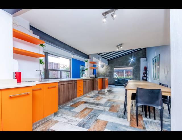 625M² OFFICE FOR SALE IN PARKTOWN